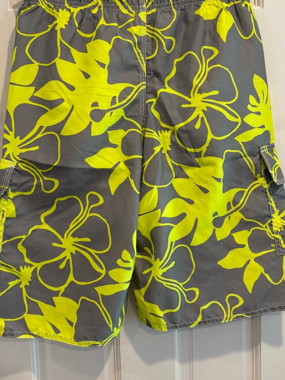 Boys Gray & Neon Yellow Floral Cargo Swim Trunks. Size XL (14-16)